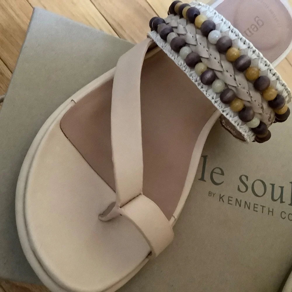 Gentle Souls Lentini Beaded Toe Loop Sandal Tan Leather SZ 9